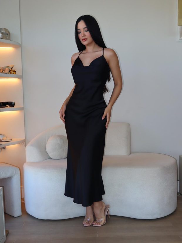 Vestido Acetinado Midi Preto