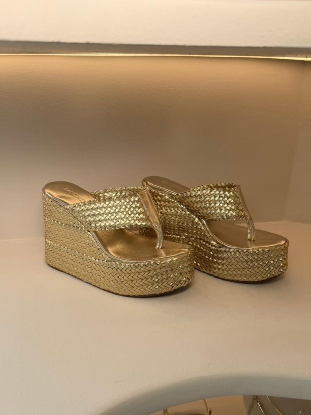 Sandália Anabela Dourada