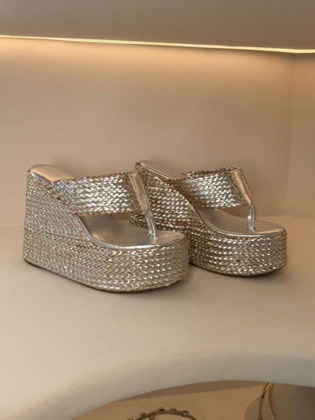 Sandália Anabela Prateada